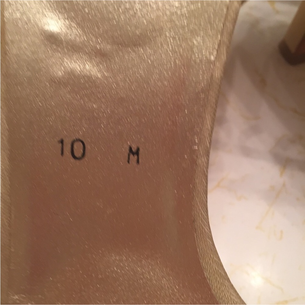 STUART WEITZMAN “Converge” ORO Gold Sparkle Lame Heels - Picture 13 of 14